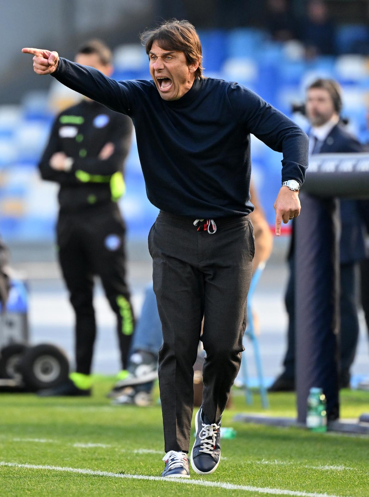 关于那不勒斯险胜墨西哥，萨内送出助攻的信息