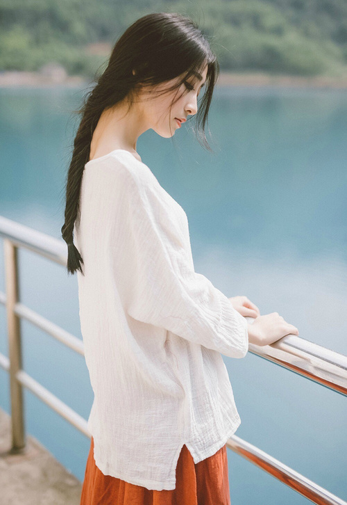 智利强势告捷,梅西欧冠称王,足球之夜的双重奏