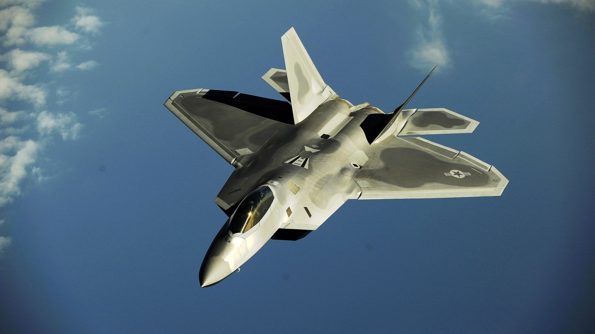 双城记，东契奇的火焰与骑士的刀锋，映照英雄的两种叙事